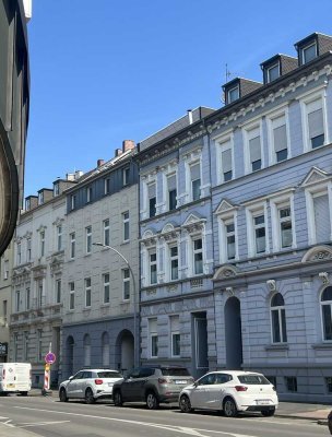 Frisch renovierte 2,5-Zimmer-Altbauwohnung in Bestlage von Mönchengladbach + Garage