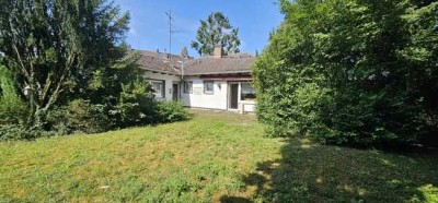 60er Jahre Bungalow
auf großem Grundstück….…