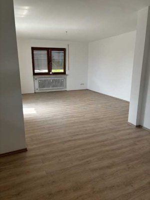 Gepflegte 4-Zimmer-Wohnung mit Balkon in Dörfleins