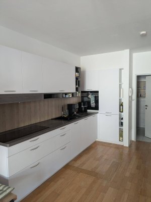 Helle 2 Zi-Whg mit Balkon zentral