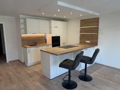 Erstbezug nach Vollsanierung-moderne 1,5 Zimmer Wohnung mit Wintergarten und Aufzug.