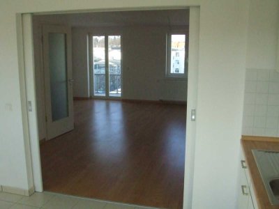 Gepflegte 3-Zimmer-Wohnung mit Balkon und EBK in Schwerin