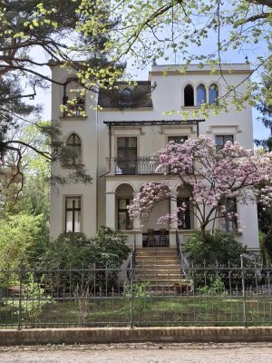 Außergewöhnliche Stuck-Villa in Bestlage Schlachtensee von privat