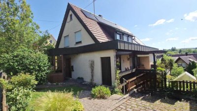1772 - Freistehendes Wohnhaus mit viel Platz für eine oder zwei Familien – Garage mit Werkstatt!
