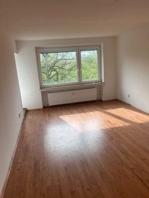 Sanierte 3-Zimmer-Wohnung mit Balkon und Einbauküche in Bremen