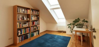 UNIVIERTEL: sonnige 3er-WG-taugliche DG-Wohnung mit Gartenmitbenützung