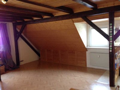 helles 1,5-Zimmer-Dachstudio zu vermieten