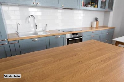 Altbauwohnung im Hochparterre mit Küche, Kabinett und 2 Zimmern
