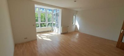 +++ Helle & große 4 Zi.-Wohnung + ca. 114 qm  + Balkon + Lichterker + Aufzug + Innenstadt + TGST +++