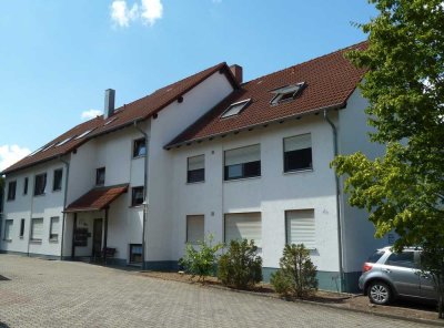 2 Zimmer Dachgeschosswohnung mit Garage in ruhiger Wohnlage