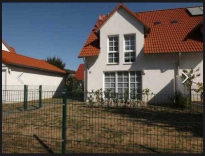 Doppelhaushälfte mit Garage