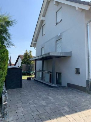 Exklusive, neuwertige 2-Raum-Souterrain-Wohnung mit gehobener Innenausstattung mit EBK in Lautertal