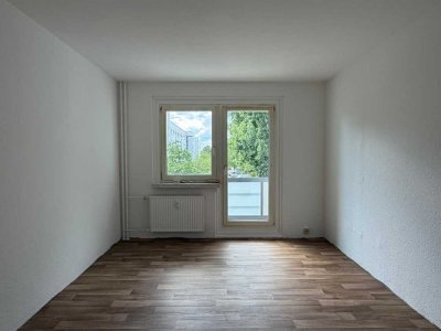 Kleine Perle in neuem Glanz - saniertes Single-Apartment mit Balkon und Wannenbad!