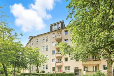 **Perfekt geschnittener Grundriss trifft auf charmante 3 Zimmer Altbauwohnung mit Balkon**