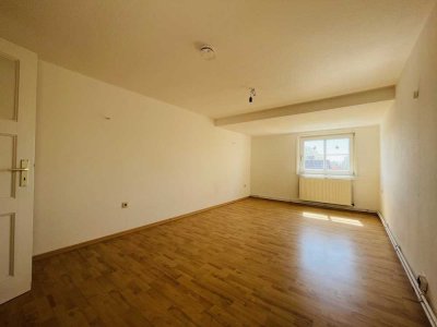 Naturnahe und geräumige 3 Zimmer Dachgeschosswohnung Wohnung
