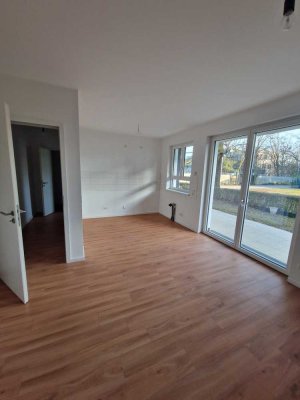 Helle 1-Zimmer-Erdgeschosswohnung mit Terrasse und offener Küche in Berlin-Spandau