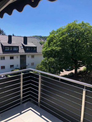 2-Zimmer-Luxus mit Balkon & EBK im Grünen mit Top-Anbindung!