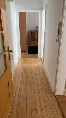 Gepflegte -teilmöblierte  1 - Zimmerwohnung , gerne an Studenten