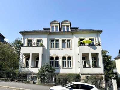 * helle und sehr schöne 3-Zimmer-Wohnung in sanierter Villa *