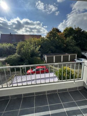 Helle 3-Zimmer-Wohnung mit 2 Balkonen und Garage in Karlsruhe-Knielingen