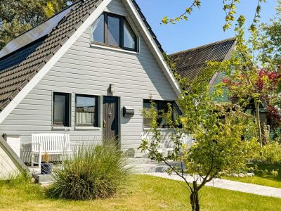 Mitten im Naturschutzgebiet - Schmuckstück mit Ostseeblick -
gemütliches  "Nur-Dach-Haus"
