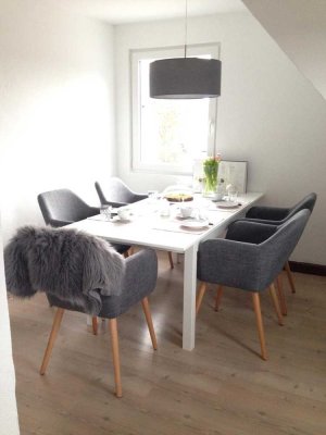 Neuwertige 3,5-Raum-DG-Wohnung mit Balkon und Einbauküche in Baiersbronn