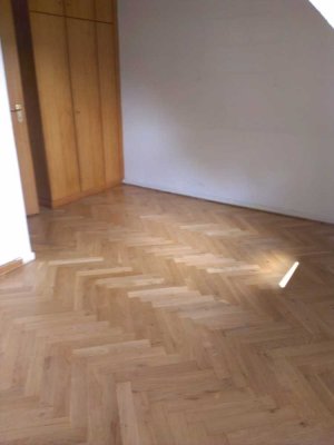 Dachgeschoss Wohnung über 2 Etagen mit 4 Zimmern in Essen-Altenessen-Nord