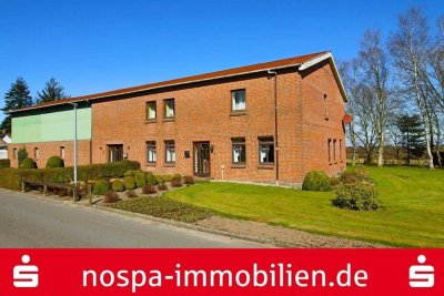 Resthof mit zwei Wohnungen und großzügiger Abstellfläche mitten im Storchendorf Bergenhusen!