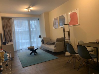 Voll möbliert, Grand Tower! Lichtdurchflutete 2-Zimmer-Wohnung mit sonnigem Balkon!