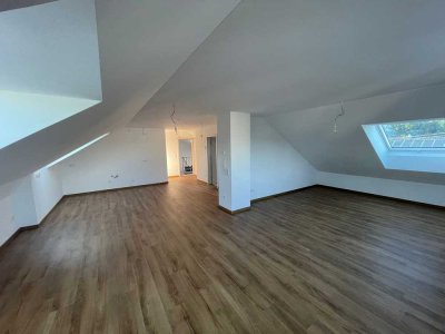 Komplett sanierte Dachgeschosswohnung