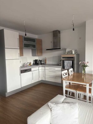 Untermiete/Zwischenmiete: Möblierte, helle 3-Zimmer-Wohnung mit großem Balkon – WG-tauglich!