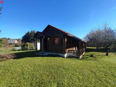 Schöner Baugrund mit gut erhaltener Gartenhütte!
