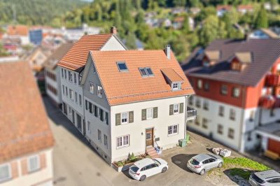 ++ 6 % Bruttorendite - Mehrfamilienhaus mit Gewerbefläche ++