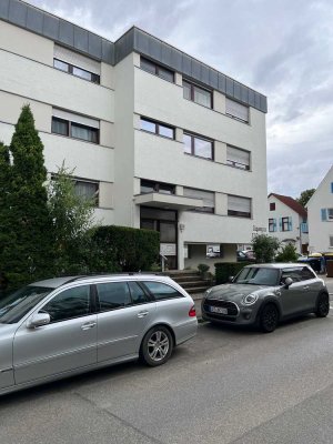 Stadtmitte Ditzingen - 3-Zi.-Whg. mit Balkon, zentral, sonnig, ruhig mit viel Grünfläche
