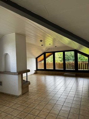 Attraktive 3,5-Zimmer-Wohnung mit Loggia, offenem Kamin, 2-Familien-Haus, ruhige Lage in 45770 Marl