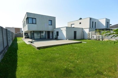 Design trifft Geborgenheit – Ihr Traumhaus mit Pool und Garten im Süden Wiens