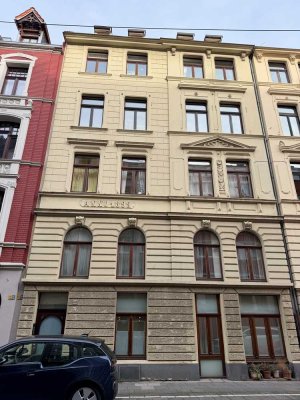 +++ reserviert +++ Hochwertig sanierte 2-Zimmer-Altbauwohnung in Bestlage – bezugsfrei & mit Balkon