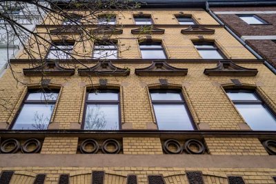 Düsseldorf-Derendorf: Charmante 2-Zimmer-Altbauwohnung mit ausgebautem Dachboden und XL-Dachterrasse