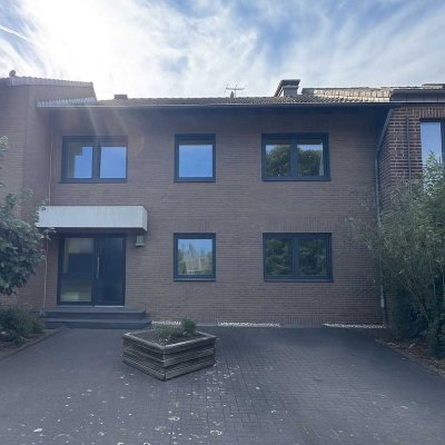 -V-E-R-K-A-U-F-T- Kapitalanlage MFH in Neuss-Rosellerheide – 3 Wohnungen, Garten & Garagen