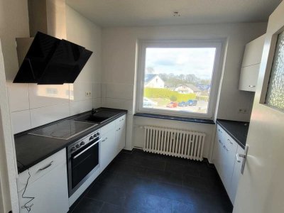 Helle 3-Zi. Wohnung mit moderner EBK und Balkon am Stadtrand - ideal für Paare und kleine Familien!