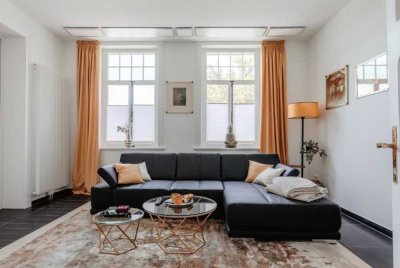 Stilvolle 2-Zimmer-Hochparterrewohnung mit luxuriöser Innenausstattung, Einbauküche & eigener Sauna