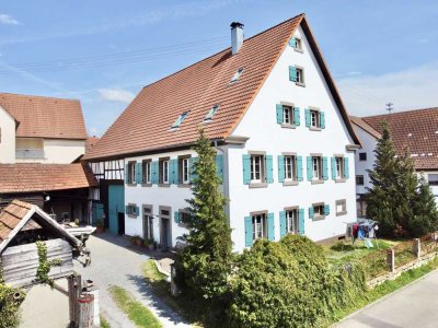 Beeindruckendes Wohnhaus inkl. geräumiger Scheune mit historischem Flair trifft modernen Luxus.