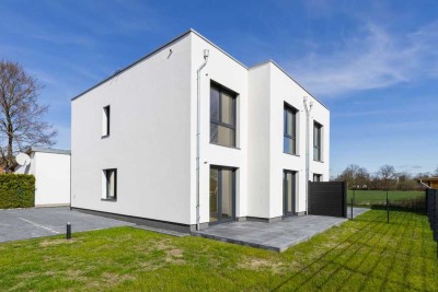 Energieeffizienz im Bauhausstil, sofort einziehen! Hochwertige Neubau-Doppelhaushälfte Petershagen