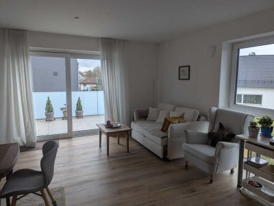 Neubau 3-Zimmer Wohnung mit großem Balkon, EBK und Aufzug !