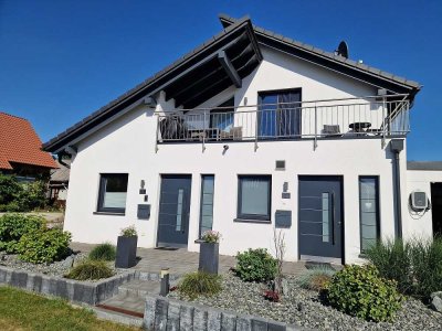 Stilvolle 2-Raum-DG-Wohnung warm, gehobener Innenausstattung mit Balkon und Einbauküche in Barwede