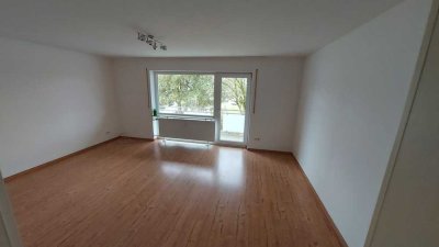 Helle 3,5-Zimmer Wohnung mit Balkon und traumhafter Aussicht in Aichach/Ortsteil