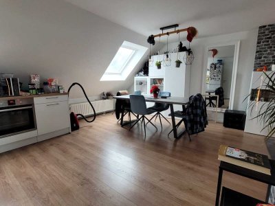 Sanierte Dachgeschosswohnung mit viel Platz