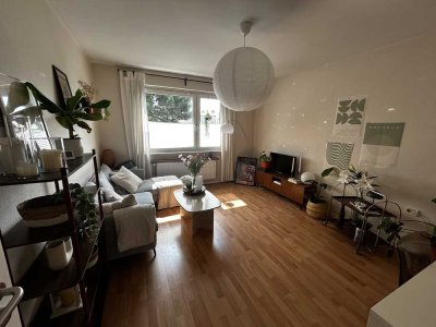 Helle & gut geschnittene 60 Qm 2 Zimmer Wohnung mit Küche