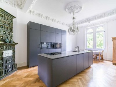 NEU *Paul & Partner* EXKLUSIVER ALTBAUTRAUM MIT BALKON, EBK UND STUCK IN DER ADELHEIDSTRAßE !