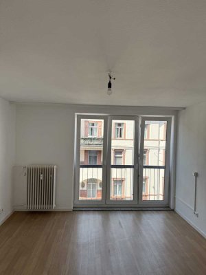Helle 1-Zimmer-Wohnung mit EBK und kleinem Bad